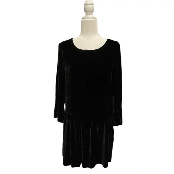 green emerald velvet dress Shop Madewell clothing and handbags at SilkRoll. Trade with us!